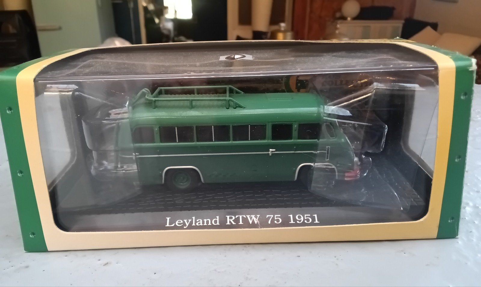 Vintage modelbus Leyland RTW 75 1951 - Nieuw in verpakking, Ophalen of Verzenden, Nieuw, Groter dan 1:32, Overige merken