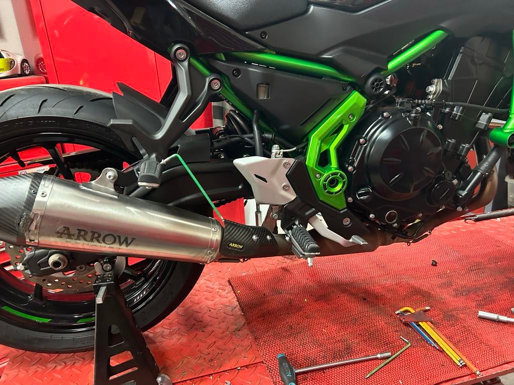 Arrow sport uitlaat voor Kawasaki Z650 / Ninja 650 vanaf 202, Motoren, Ophalen of Verzenden, Gebruikt