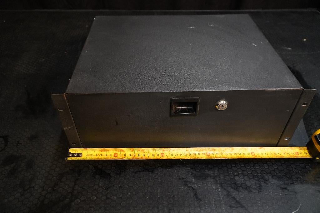 19 inch rackschuiflade 4 HE Staal, Ophalen of Verzenden, Gebruikt, Licht