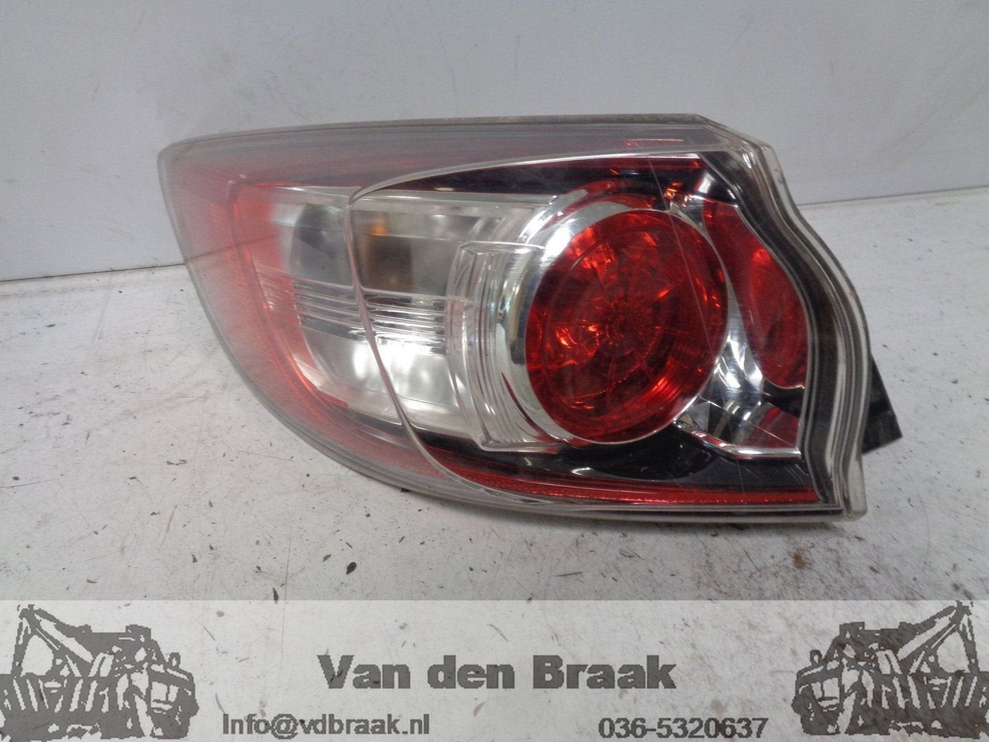 Mazda 3 5 deurs 2009-2011 Achterlicht links buitenzijde, Gebruikt, -, Herkomst onderdeel bekend, -