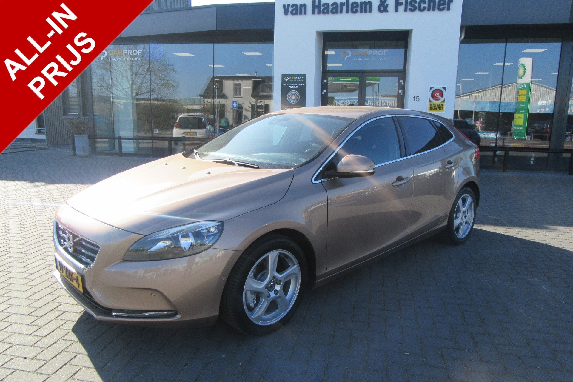 Volvo V40 1.6 T4 180 PK Momentum, Navigatie, Camera, PDC V+A, Auto's, Voorwielaandrijving, Gebruikt, 4 cilinders, 179 pk