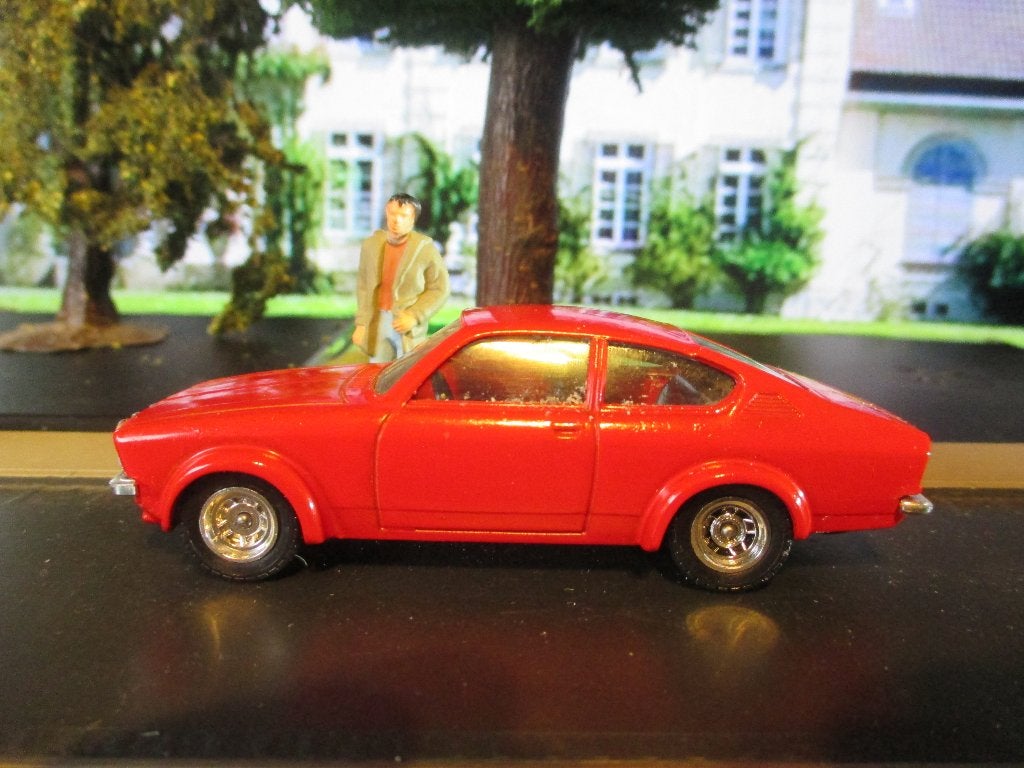 1/43 Opel Kadett C Coupé GTE - Solido / Verem rood, Hobby en Vrije tijd, Modelauto's | 1:43, Zo goed als nieuw, Auto, Overige merken