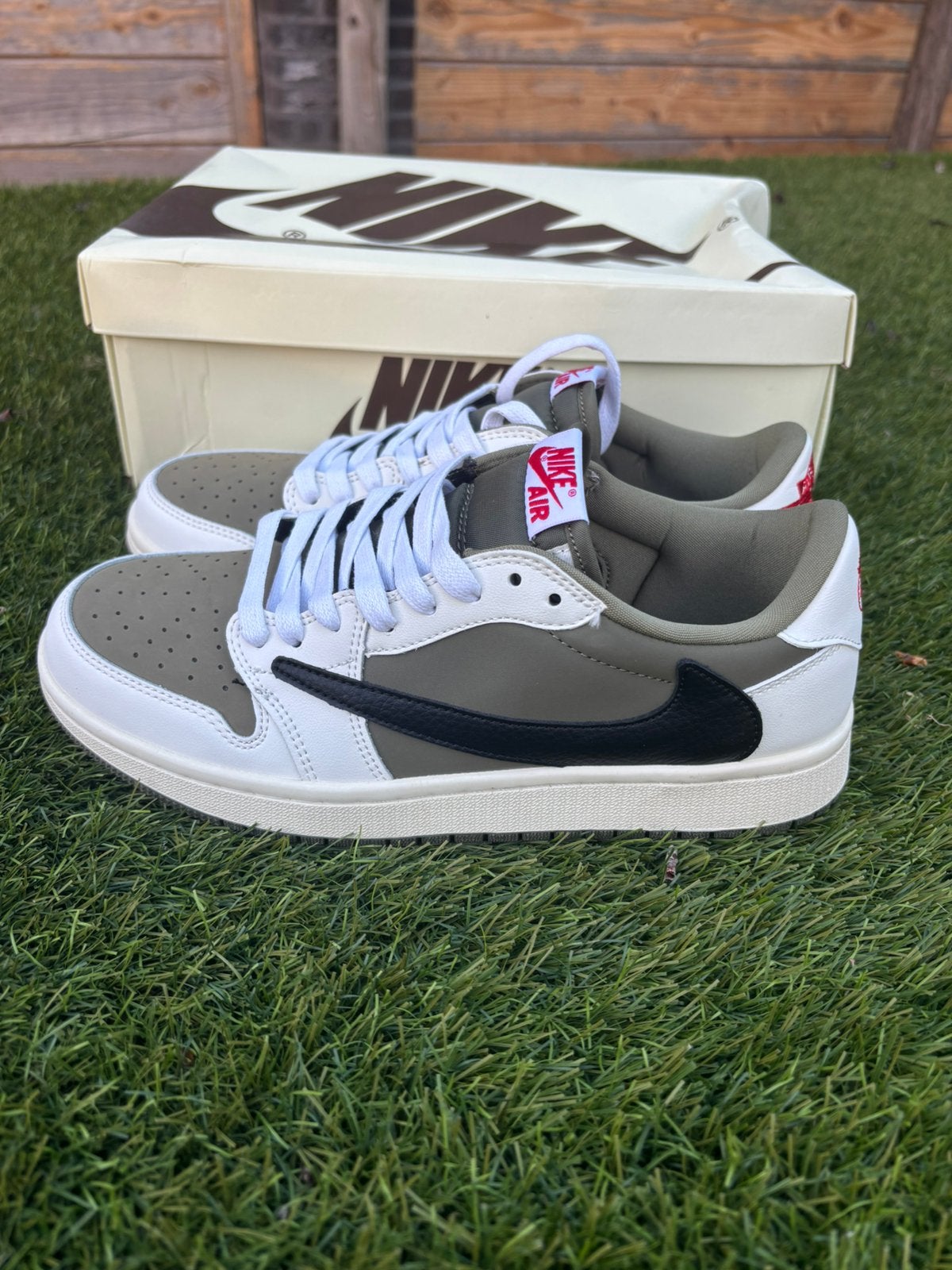 Nike X Travis scott medium olive, Kleding | Heren, Schoenen, Overige kleuren, Verzenden, Nieuw, Sneakers of Gympen
