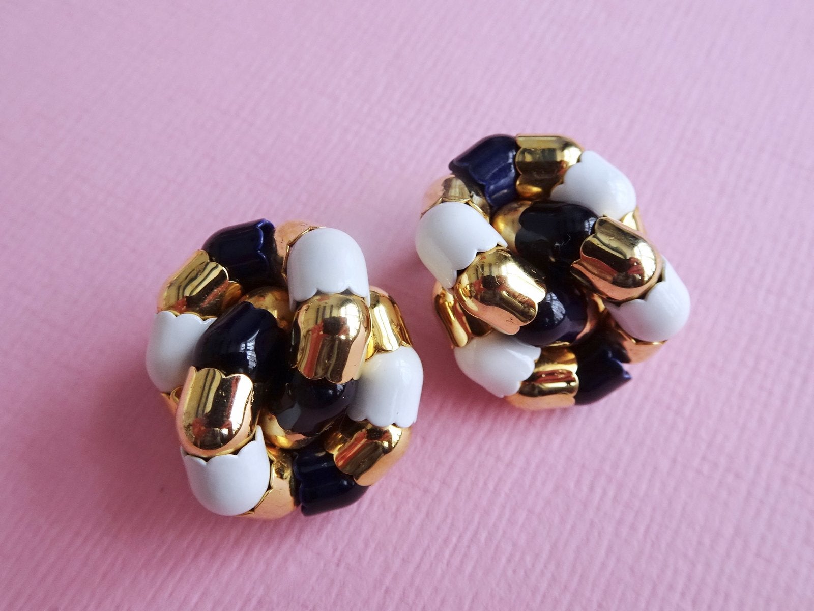 jwg Vintage 80s 90s oorbellen clips wit donkerblauw goud klr, Sieraden, Tassen en Uiterlijk, Antieke sieraden, Verzenden, Overige materialen