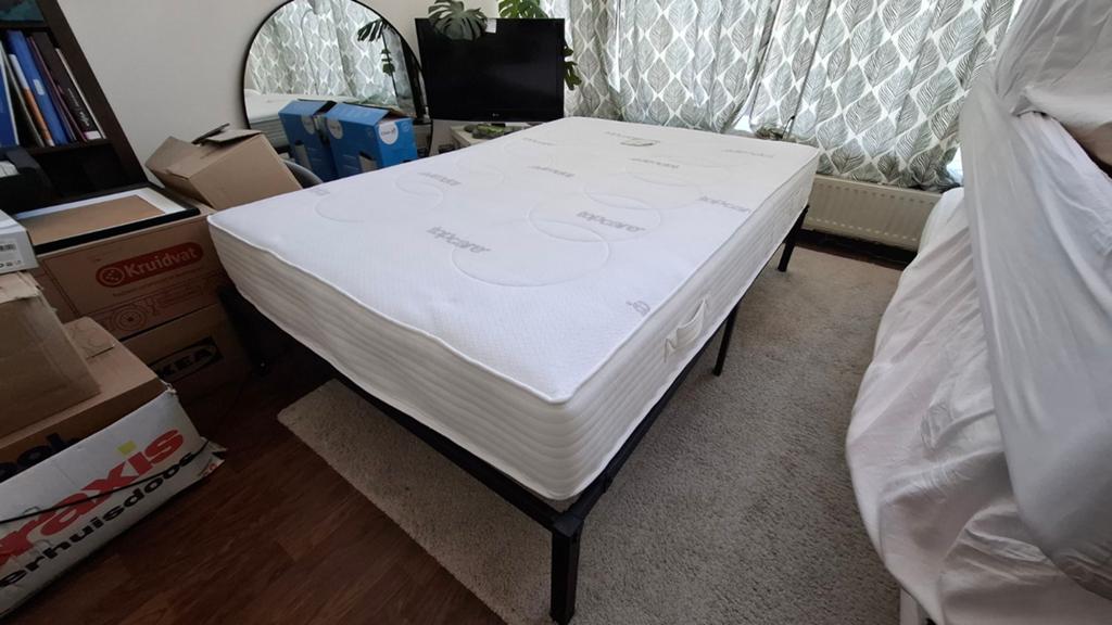 Bed 140x200 met Topcare matras en topper (wasbare hoes), Ophalen, Zwart, 140 cm, Twijfelaar