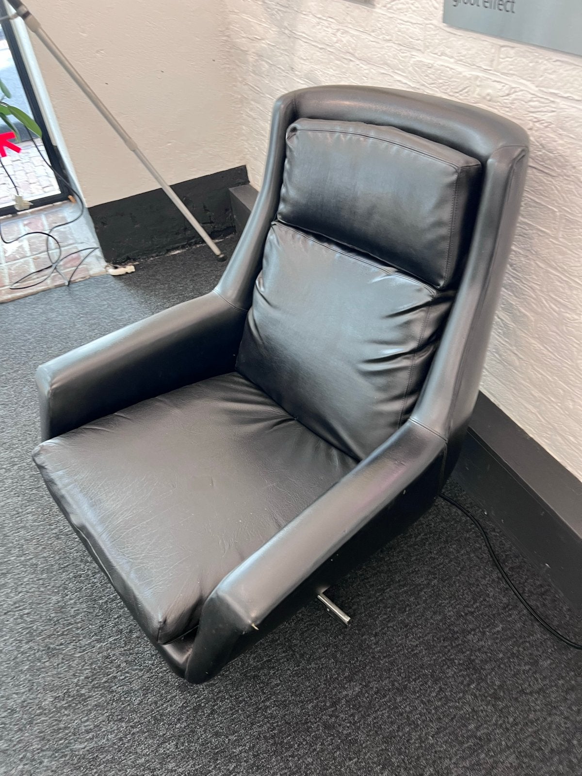 Prachtige draaiende leren fauteuil - kleine beschadiging, Huis en Inrichting, Fauteuils, Ophalen, Gebruikt, Leer