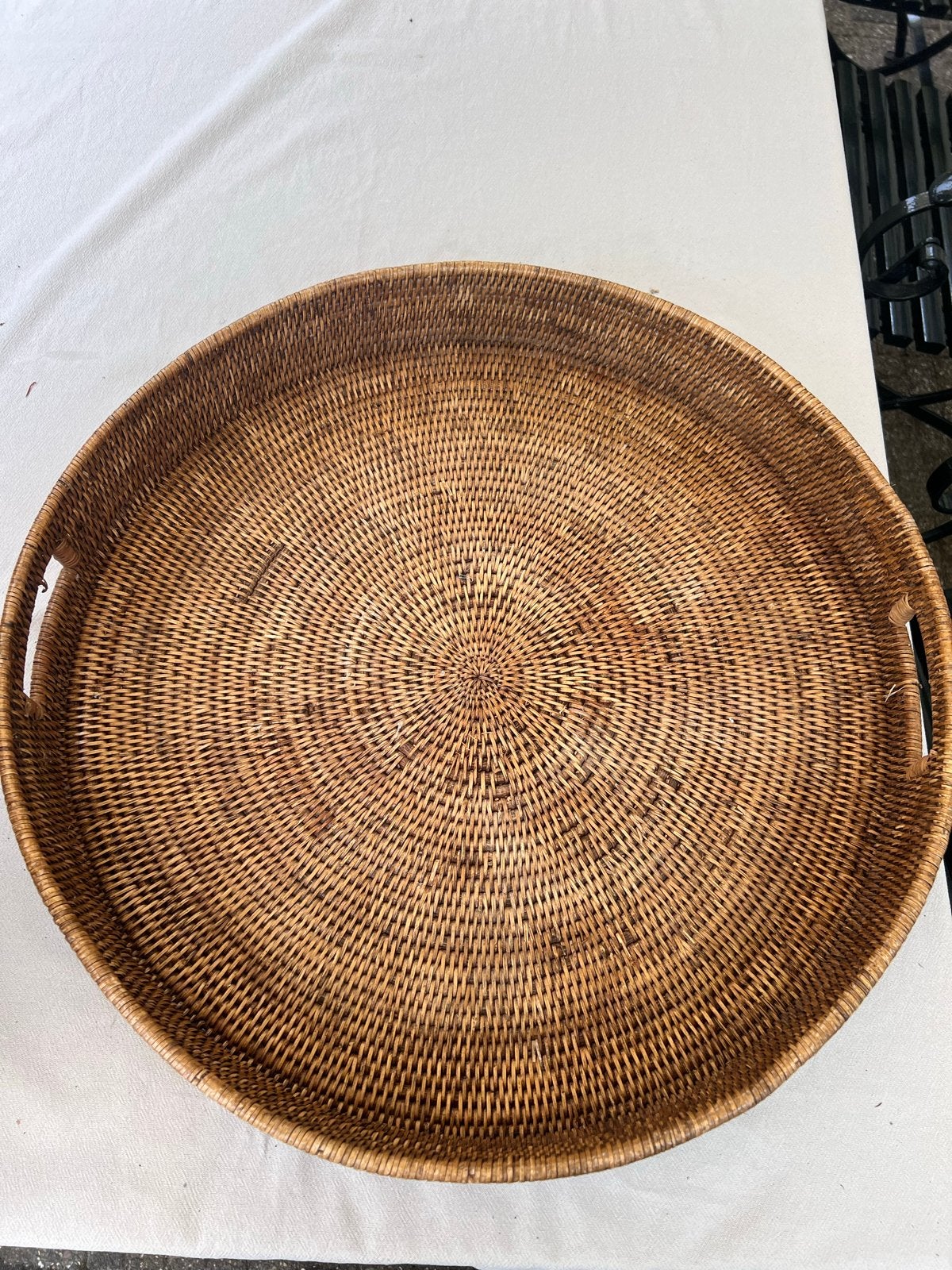 Groot rond rieten dienblad met handvatten, Huis en Inrichting, Ophalen, Gebruikt, Gevlochten, Rond