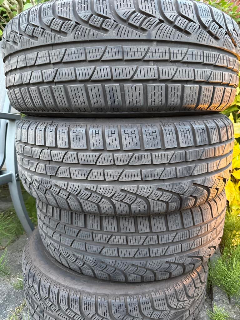 Runflat winterbanden 205/55 R17, Auto-onderdelen, Banden en Velgen, Ophalen, Gebruikt, 17 inch, Band(en)