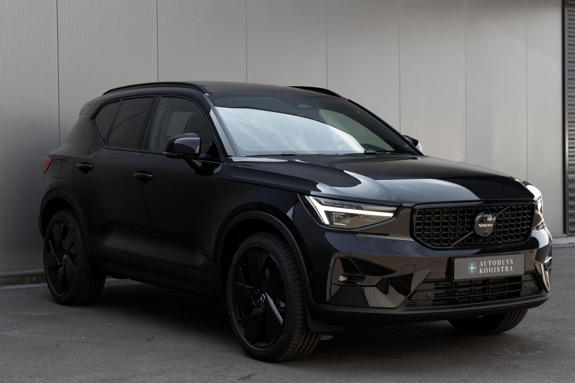 Volvo XC40 | B3 Ultra Dark|Black Edition|MY 2027|FULL OPTION, Auto's, Volvo, Dealer onderhouden, 15 km/l, Gebruikt, Zwart