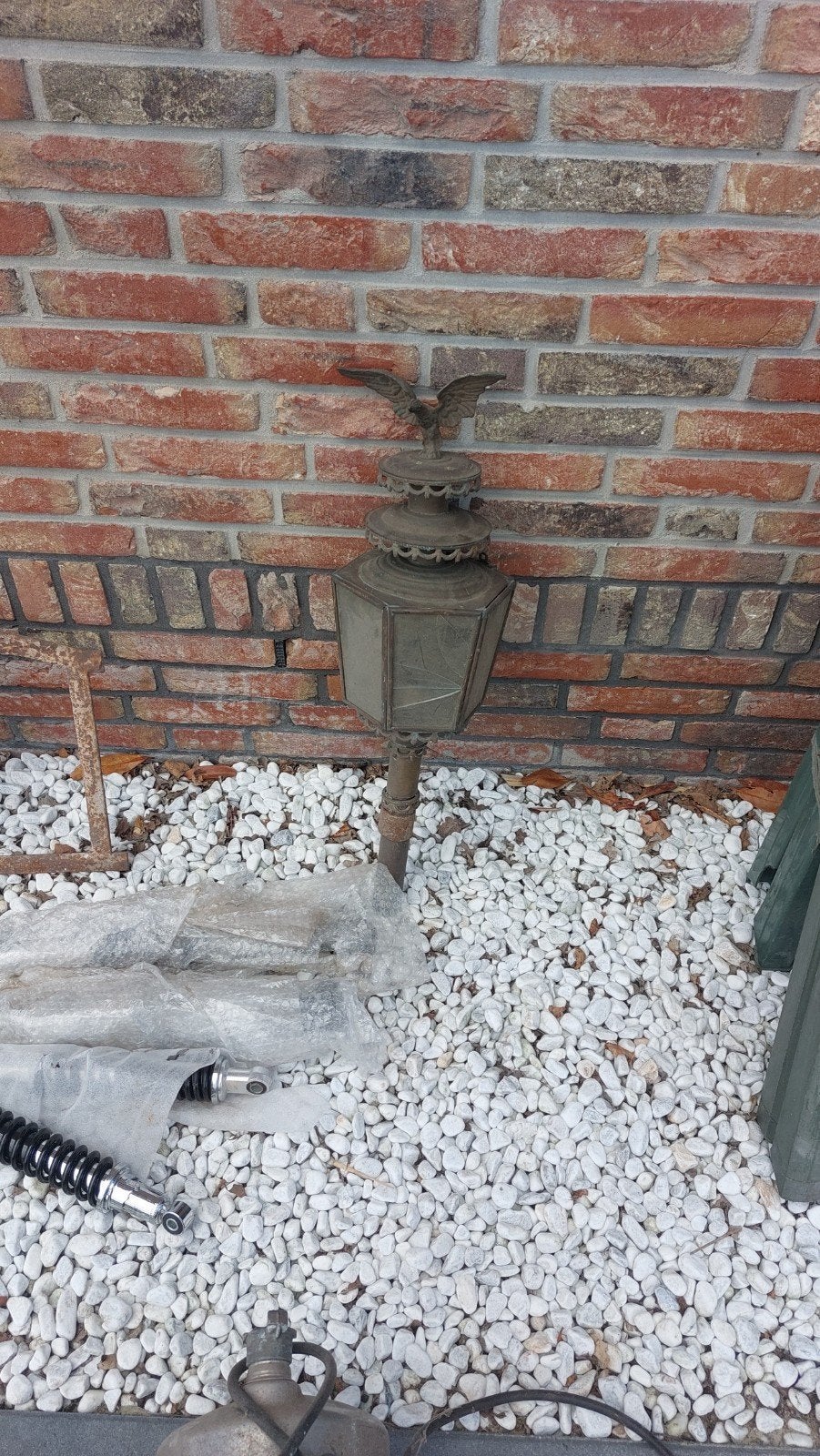 Antieke buitenlamp met adelaar decoratie, Ophalen