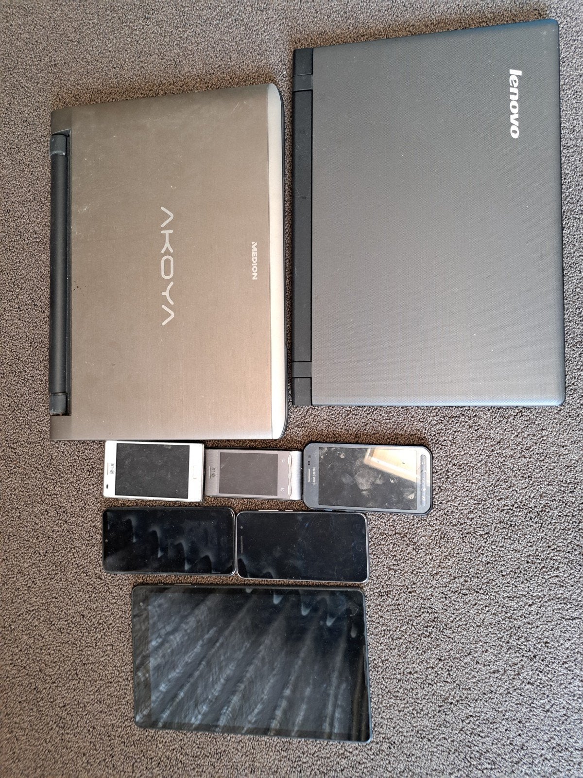 diverse smartphones, tablets en laptops werkt wel (onderdele, 10 inch, Gebruikt, Medion, Gigaset, LG, Vodafone, Samsung, Ophalen of Verzenden