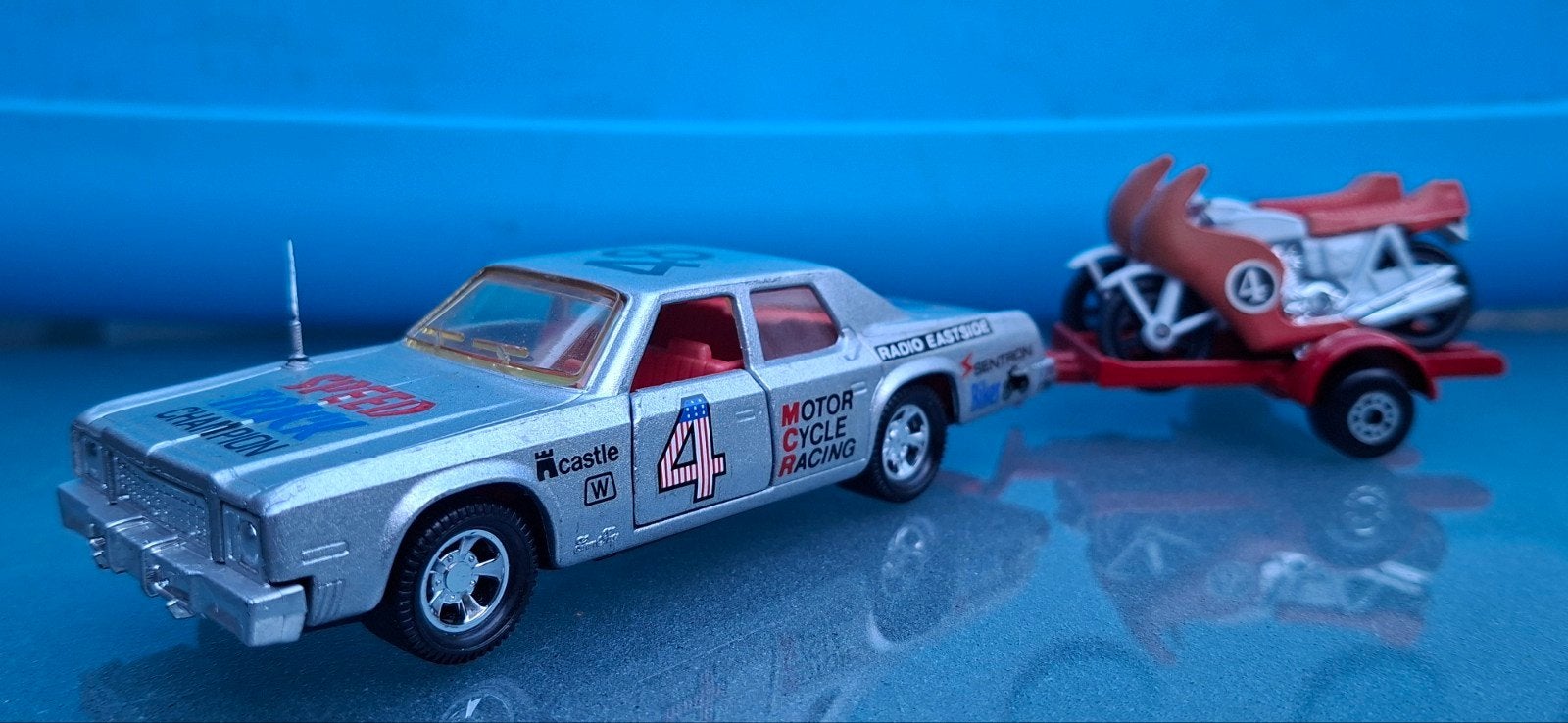 Vintage Matchbox met Motorfietsen op Trailer, Hobby en Vrije tijd, Ophalen of Verzenden, Gebruikt, Auto, Overige merken