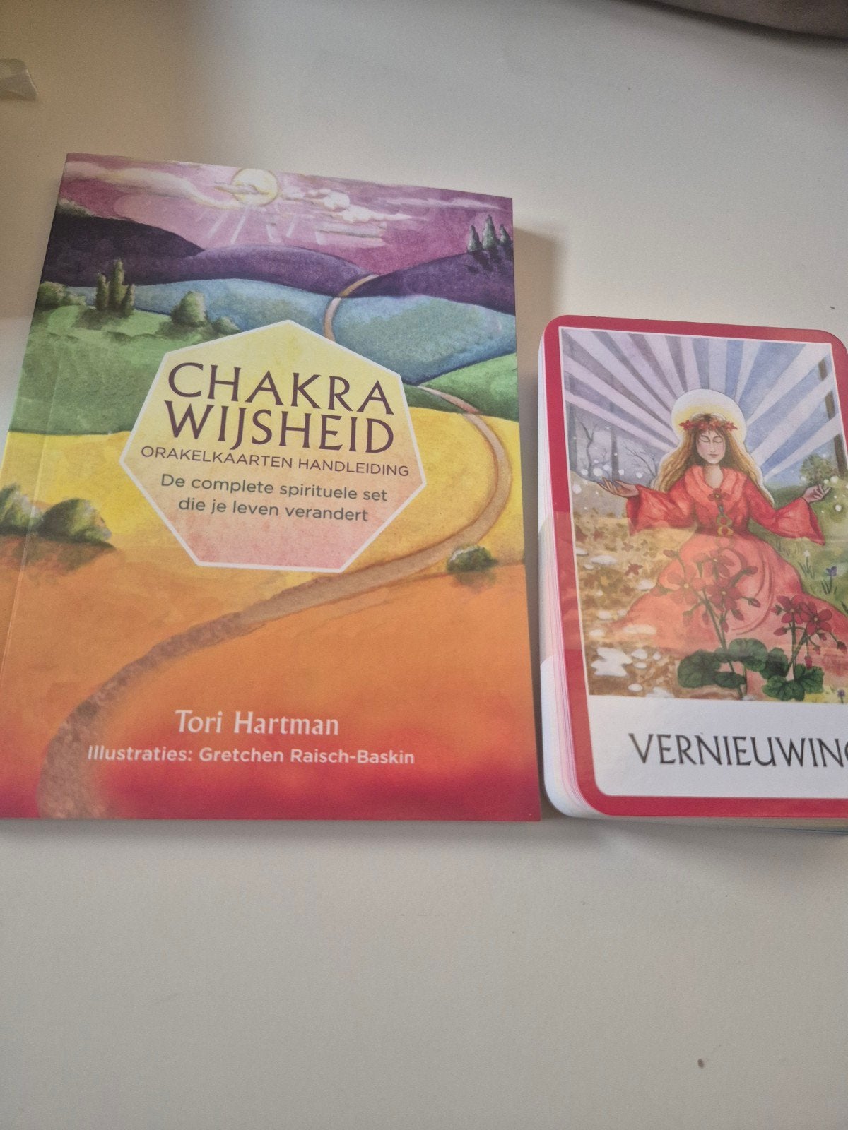 Chakra Wijsheid Orakelkaarten - Tori Hartman, Boeken, Spiritualiteit algemeen, Overige typen, Nieuw, Ophalen of Verzenden