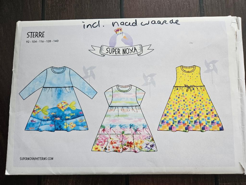 Sterre jurk 3x variatie patroon, Hobby en Vrije tijd, Kledingpatronen, Overige merken, Overige typen, Kind, Ophalen of Verzenden