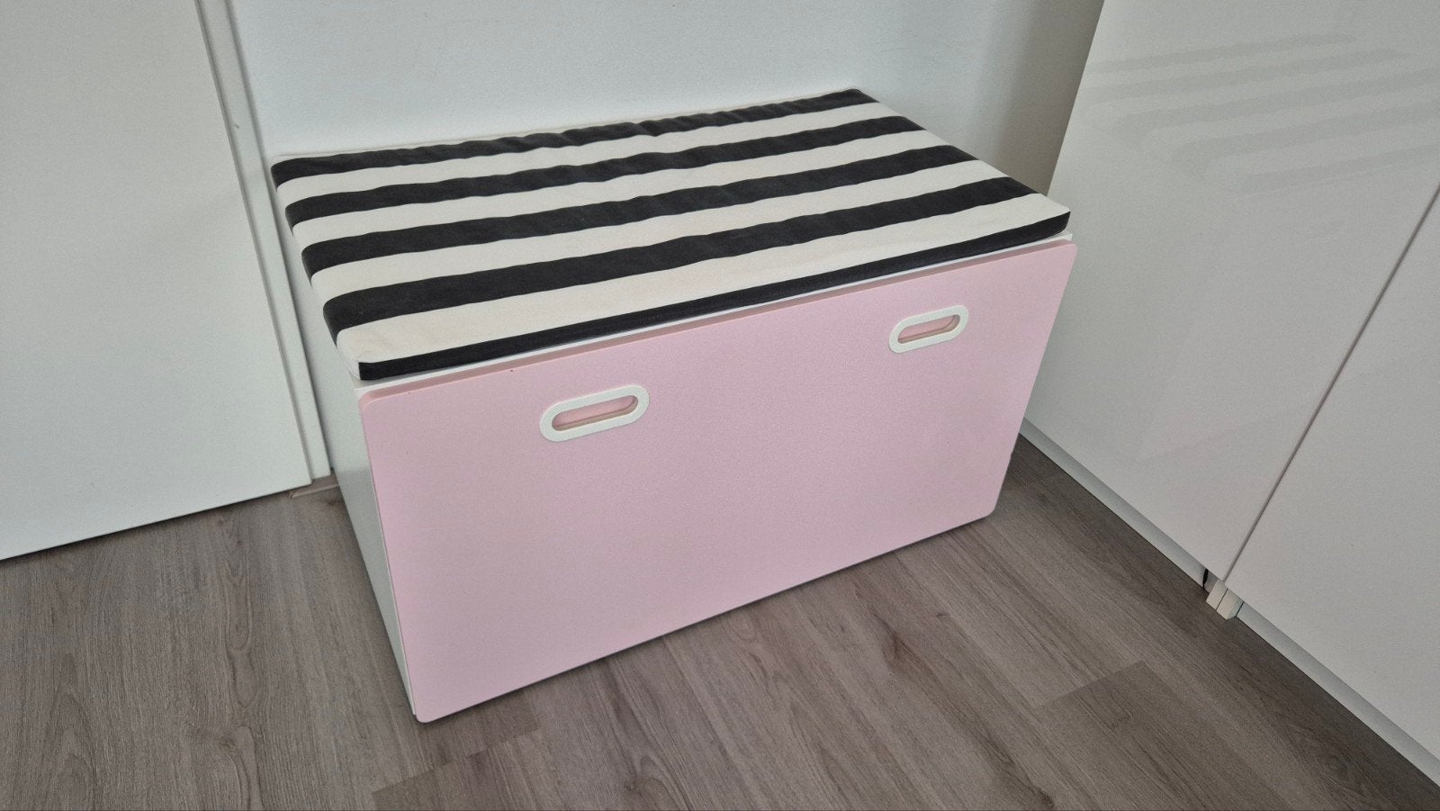 Ikea Stuva opbergbankje met kussen - roze/wit, Ophalen, Gebruikt, Overige typen