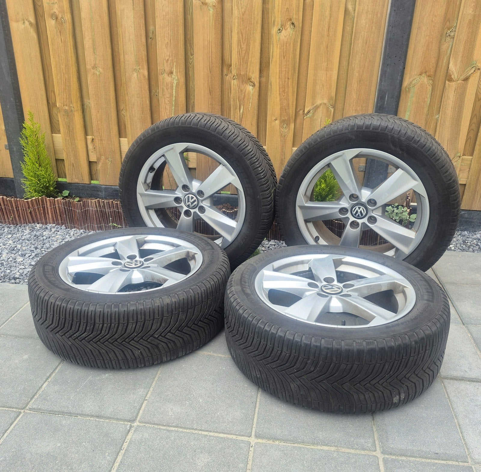Volkswagen passat b8 velgen met banden Michelin, Auto diversen, Wieldoppen, Ophalen