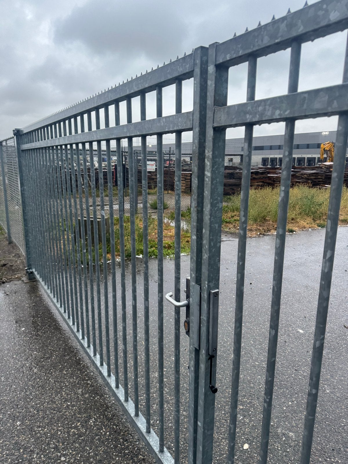 2 Gebruikte Stalen Gegalvaniseerde Draaipoorten 2.1m x 3.95m, Tuin en Terras, Tuinhekken en Hekwerk, Ophalen, Met poort, Gebruikt