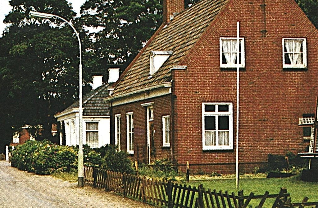 38171	Pieterburen	80+ Groningen Hoofdstraat 2CV	_\gelopen, Ophalen of Verzenden, 1980 tot heden, Gelopen, Groningen