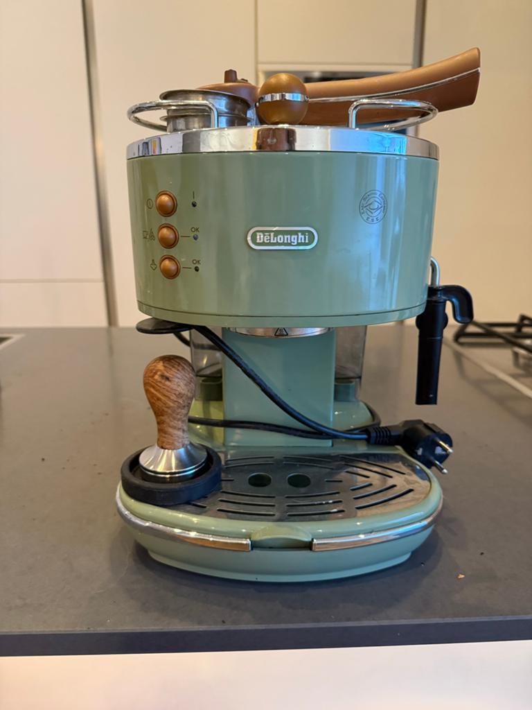 DeLonghi Dedica Style Espresso Machine - Groen, Ophalen, Afneembaar waterreservoir, Espresso apparaat, Gemalen koffie