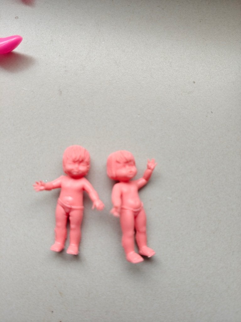 Kinder Suprise vintage popjes 2 stuks jaren 70 80, Ophalen, Zo goed als nieuw, Hardplasticfiguren