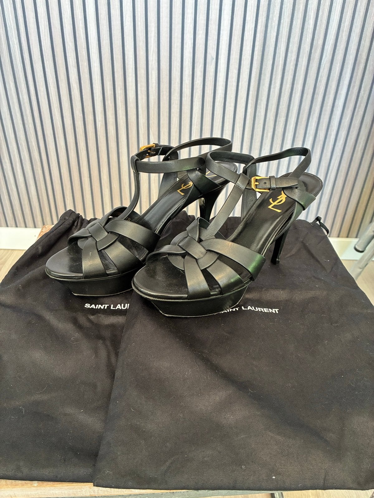 Saint Laurent Tribute platform hakken - maat 38.5, Zwart, Ophalen of Verzenden, Schoenen met hoge hakken, Gedragen