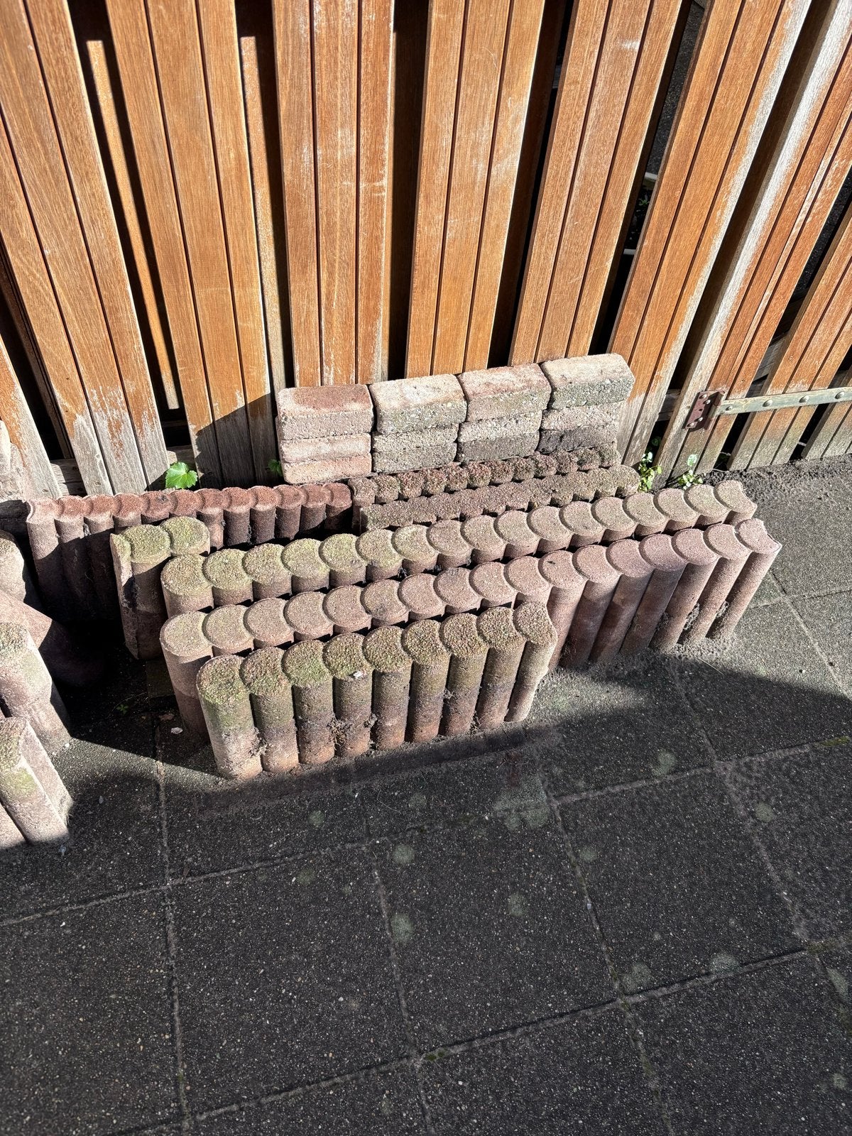 Klinkers en Betonnen borderranden voor tuin of oprit, Ophalen, Gebruikt, 25 tot 50 cm, Overige typen