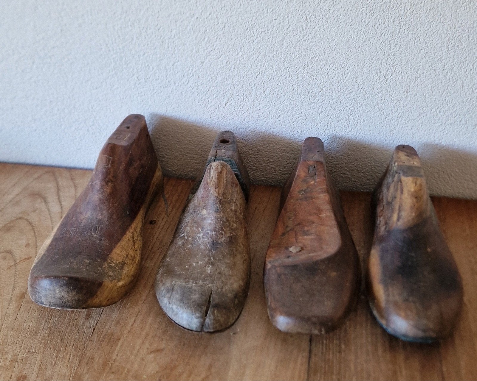 Vier houten schoenen mallen., Antiek en Kunst, Ophalen of Verzenden