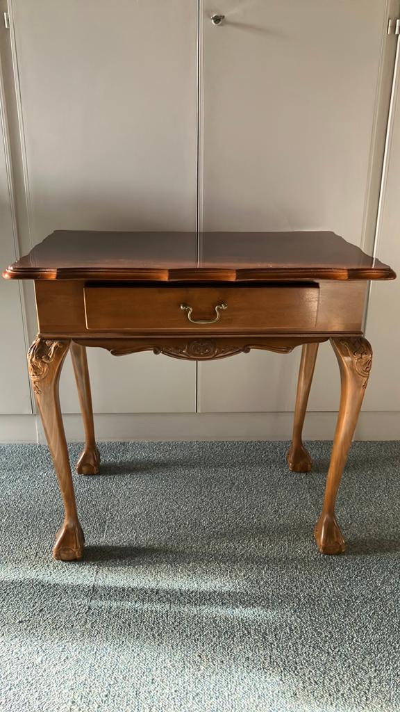 Bijzet tafeltje chippendale stijl bal en klauw poten, Ophalen