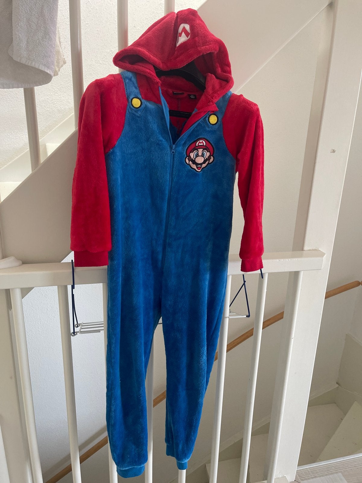 Super Mario Onesie - Maat 134 (8-9 jaar), Verzenden, Gebruikt, Maat 134