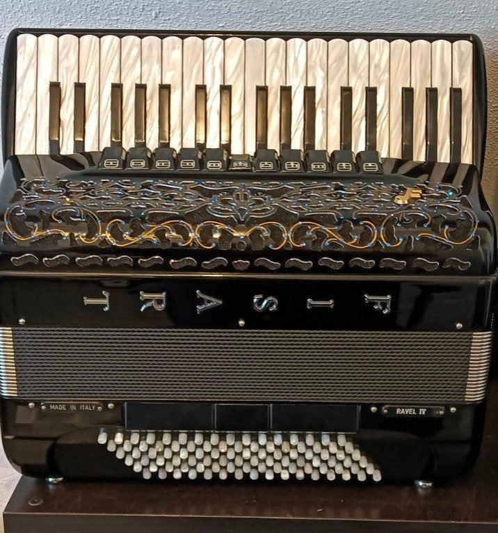 Fisart Ravel lV in nieuwstaat, Muziek en Instrumenten, Toetsaccordeon, Zo goed als nieuw, 96-bas, Ophalen