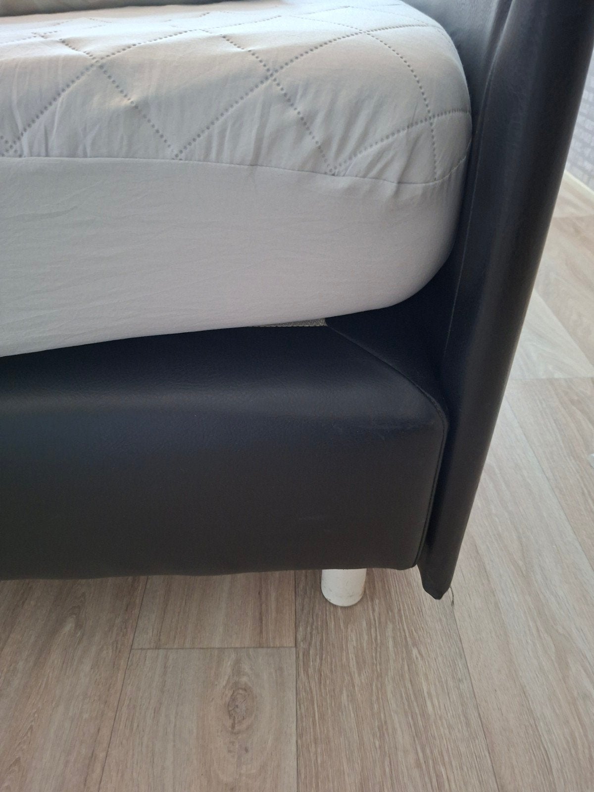 tweepersoonsbed kunststof leren zwart 2 meter bij 180 zo goe, Overige materialen, Gebruikt, Zwart, Tweepersoons