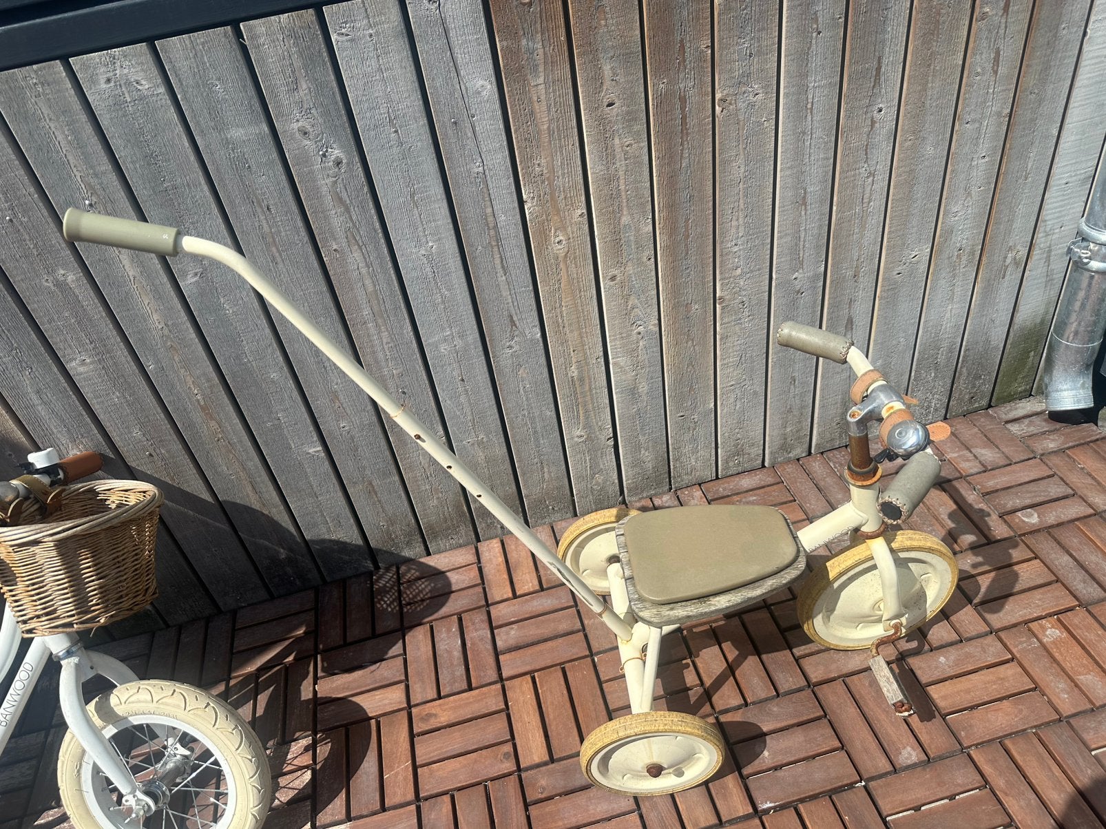 Banwood beige driewieler, Ophalen, Zo goed als nieuw