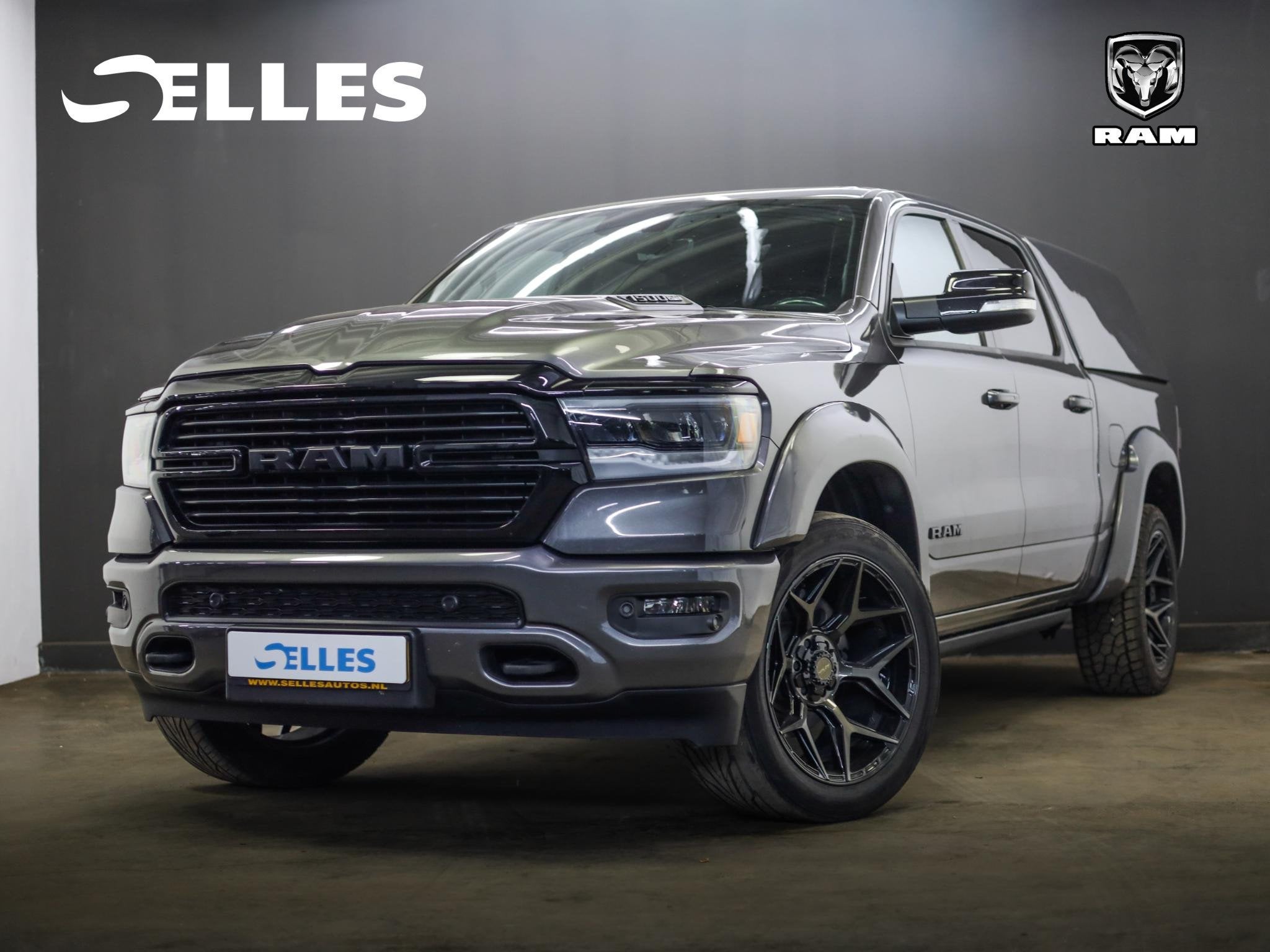 Dodge Ram 1500 5.7 V8 4x4 Crew Cab Laramie Night | Hardtop |, Auto's, Dodge, Automaat, Dealer onderhouden, Gebruikt, 5654 cc