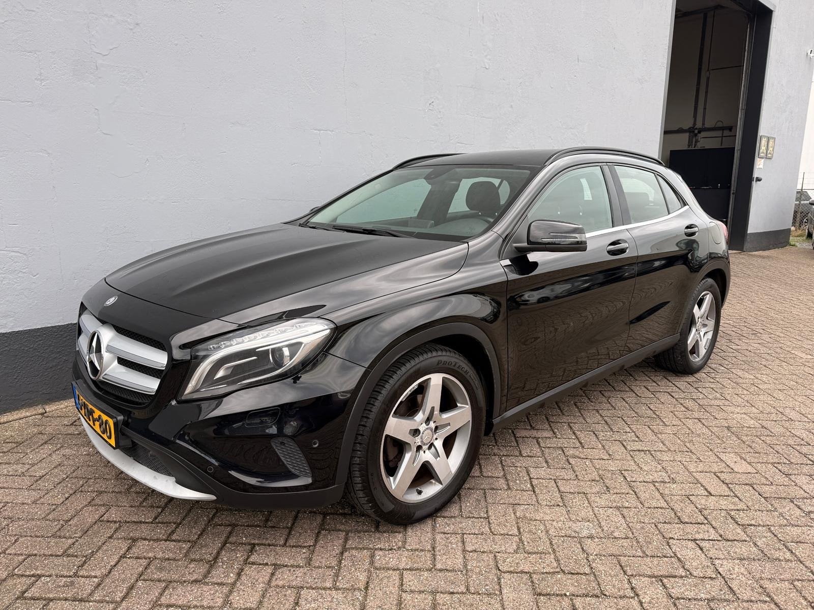 Mercedes-Benz GLA-klasse 200 Ambition - Cruise Control, Voorwielaandrijving, Gebruikt, Zwart, Bedrijf