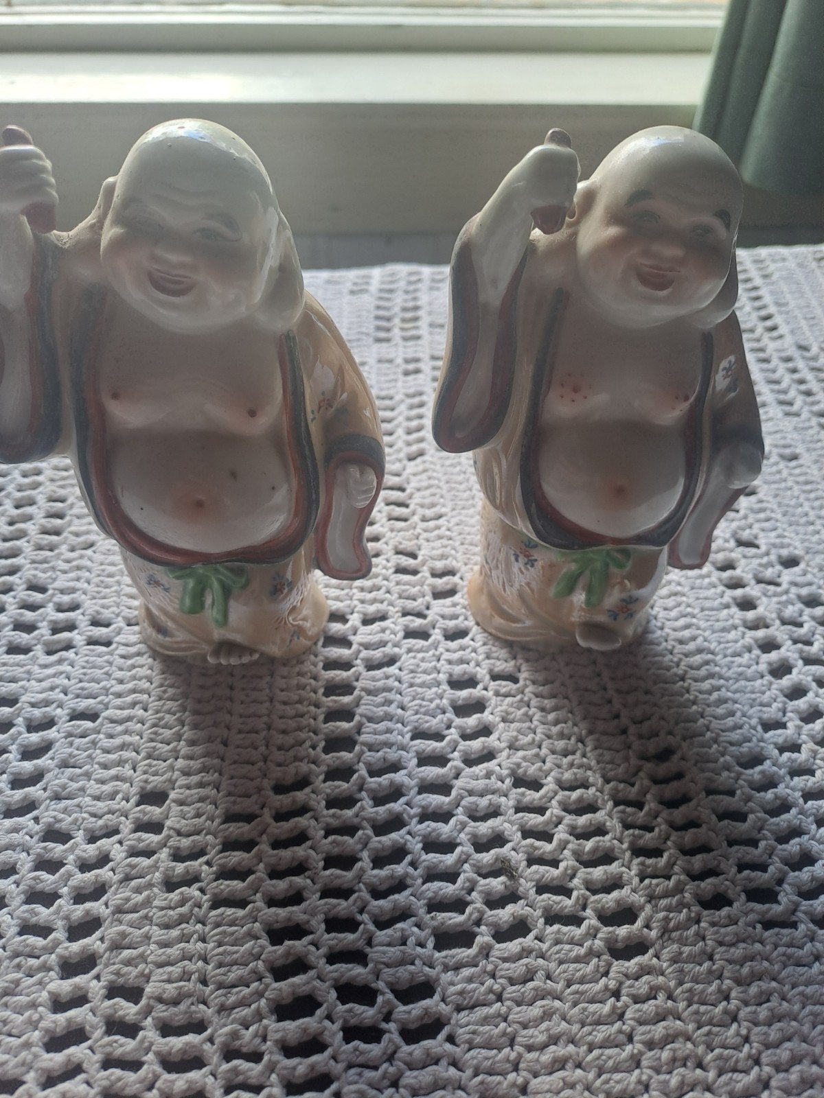 Set van 2 lachende Boeddha's - Keramiek, Huis en Inrichting, Gebruikt, Steen/keramiek, Ophalen of Verzenden, Meerkleurig