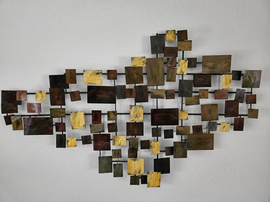 Metalen wanddecoratie, Ophalen