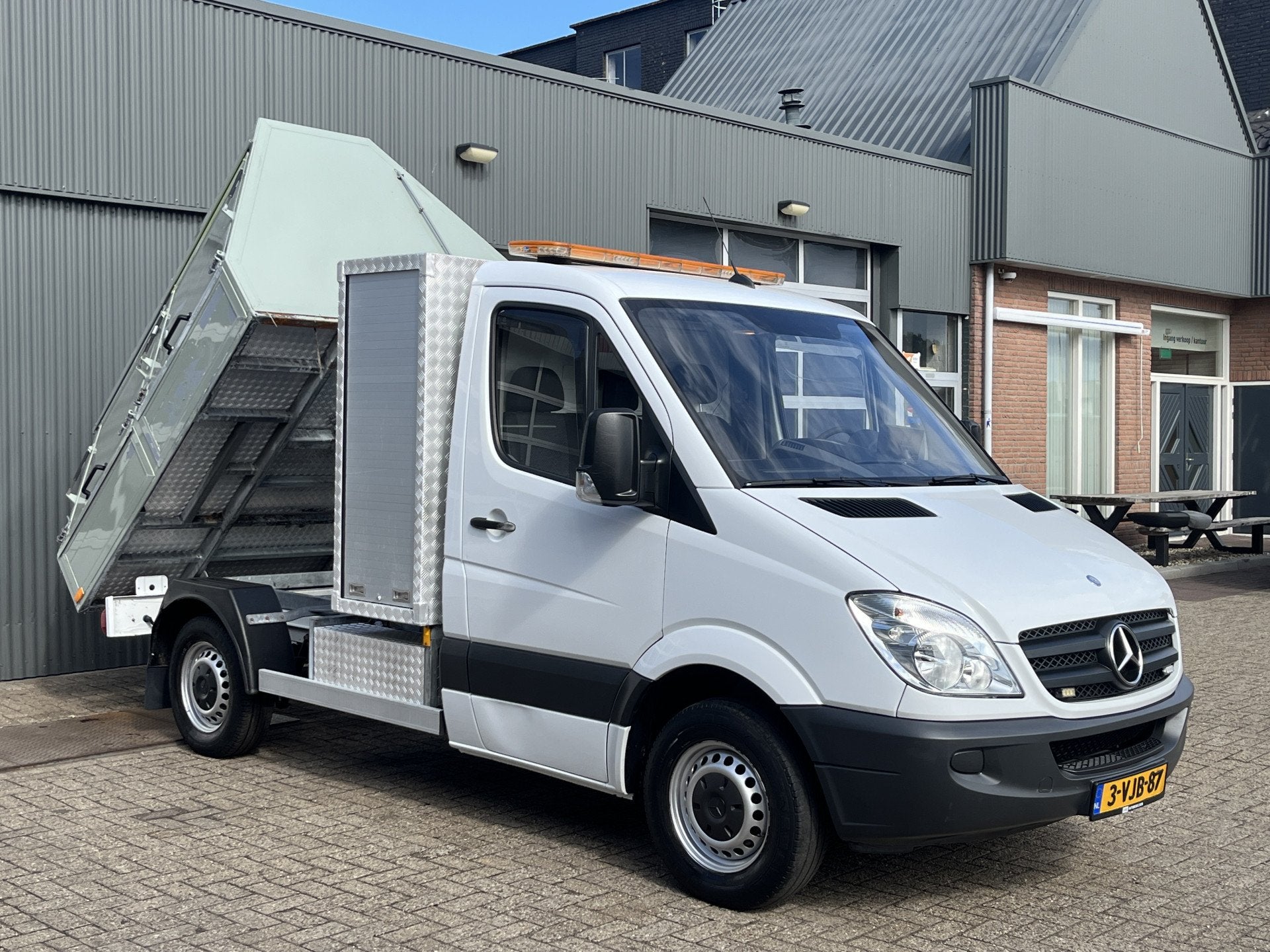 Mercedes-Benz Sprinter 210 2.2 CDI 325 Automaat Veegvuilkipp, Euro 5, Gebruikt, Zwart, 4 cilinders