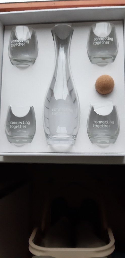 Waterkaraf met 4 glazen, Overige typen, Ophalen of Verzenden, Zo goed als nieuw, Glas