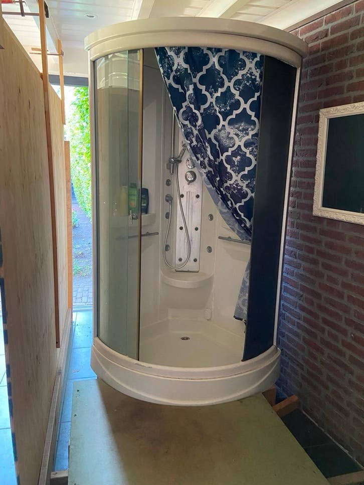 Nooddouche met boiler 50 liter, Ophalen, Gebruikt, Met douche