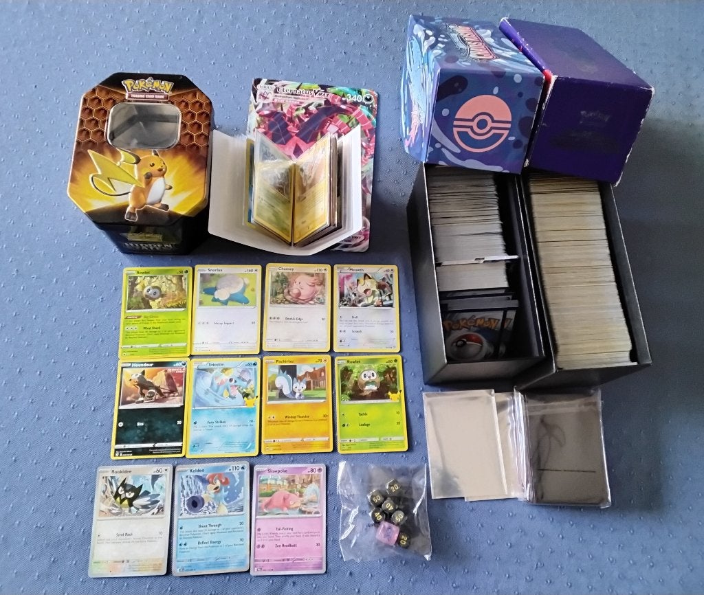 Pokémon kaarten in blikje/ doosjes met toebehoren, Hobby en Vrije tijd, Verzamelkaartspellen | Pokémon, Ophalen, Zo goed als nieuw