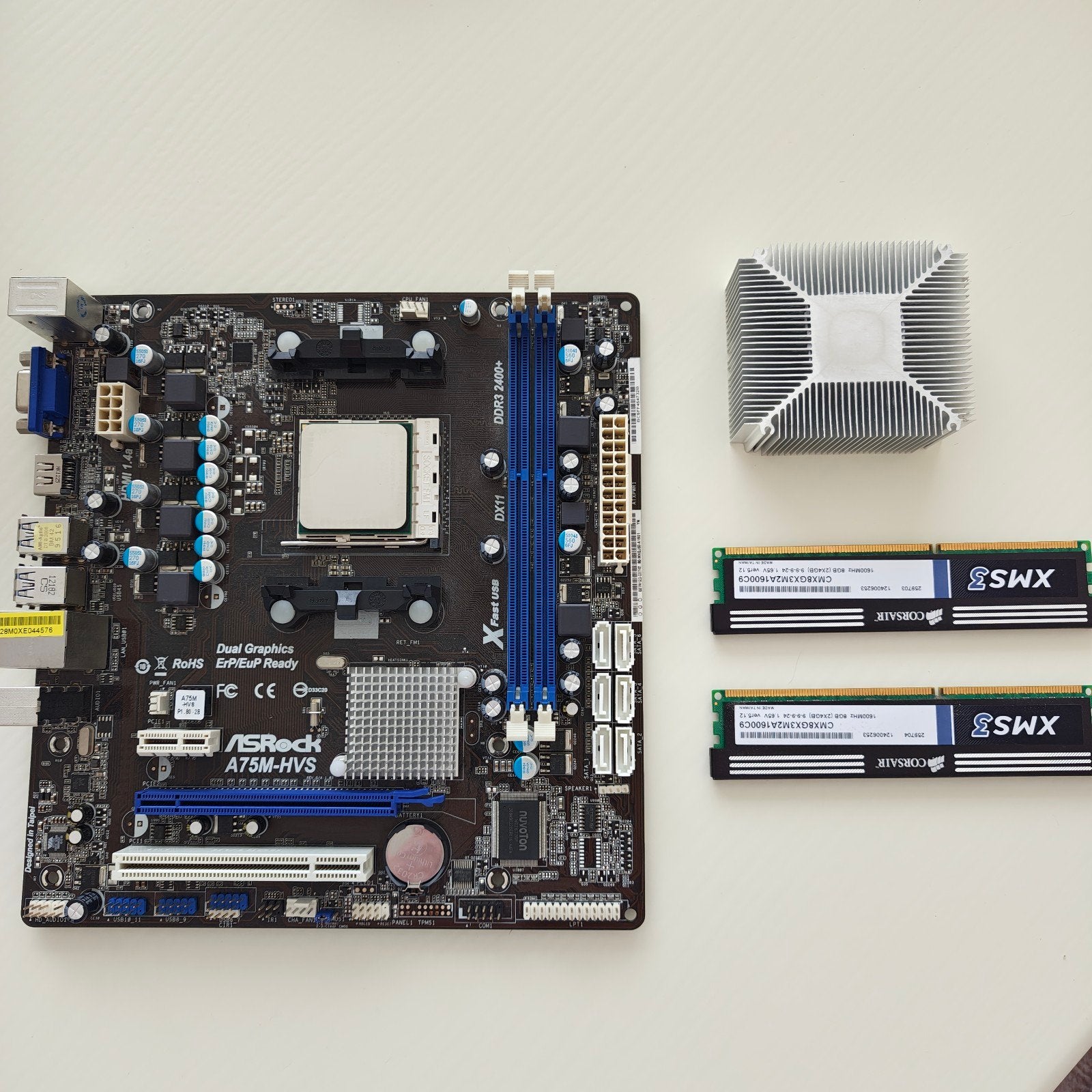 ASRock A75M-HVS Moederbord met AMD A6-3670K CPU en RAM, Micro ATX, FM1, DDR3, Ophalen of Verzenden