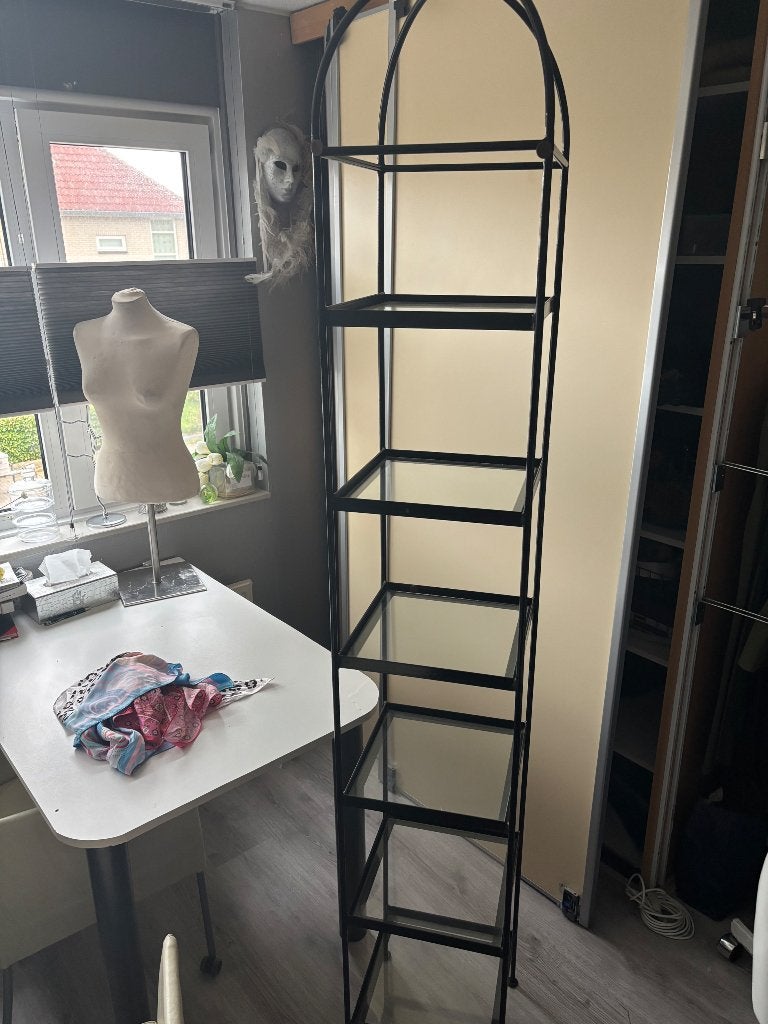 Stelling met glazen plateaus, Ophalen, Gebruikt