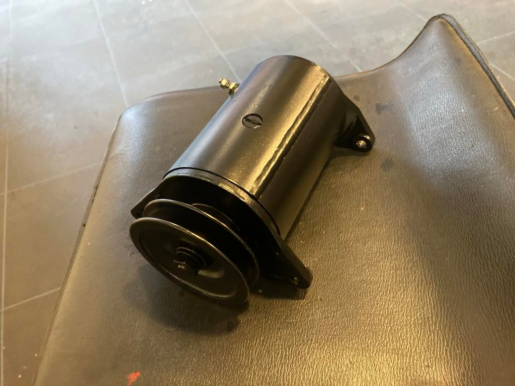 Gereviseerde dynamo voor oldtimer trekker (Massey Ferguson,, Auto-onderdelen, Ophalen of Verzenden, Gereviseerd, Oldtimer onderdelen