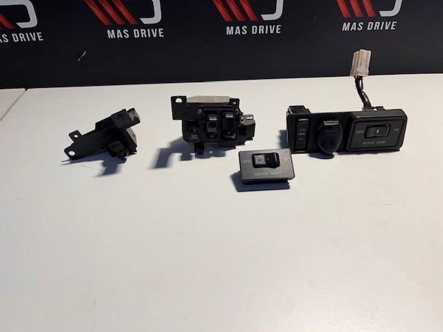 Mitsubishi 3000GT VR4 diverse knoppen, Gebruikt
