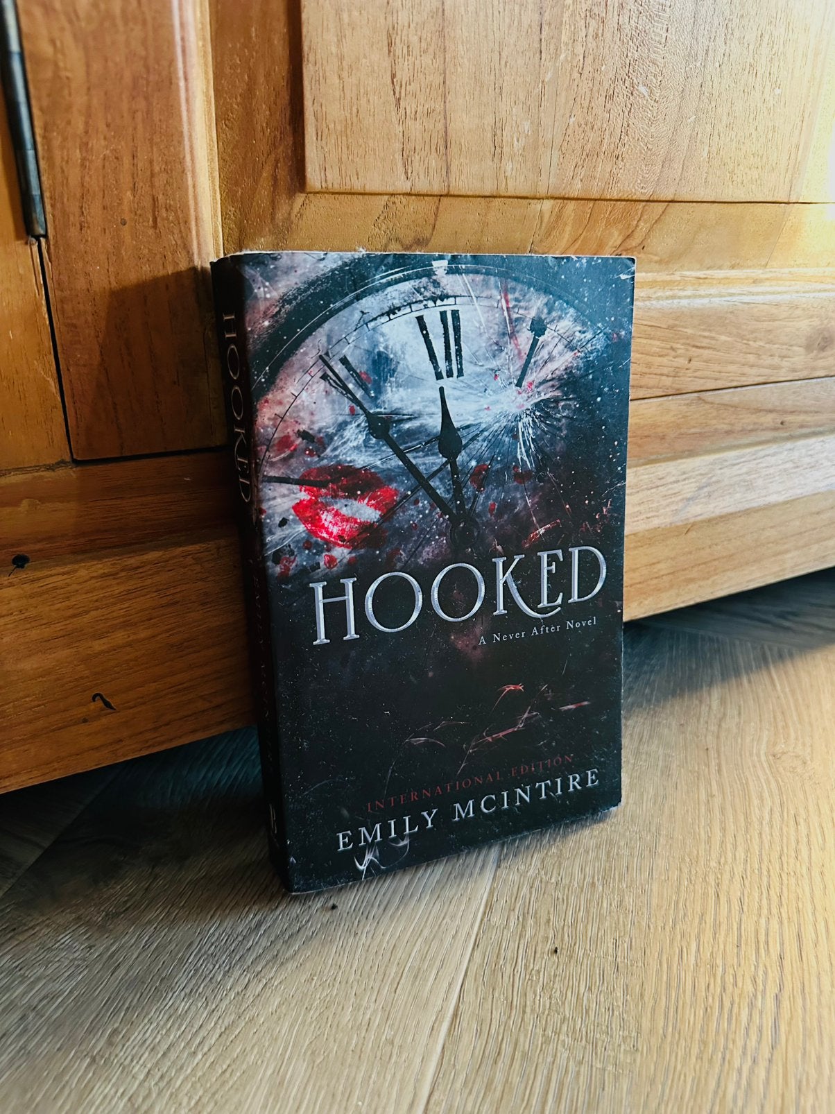 Hooked - Emily Mcintire, Ophalen of Verzenden, Zo goed als nieuw