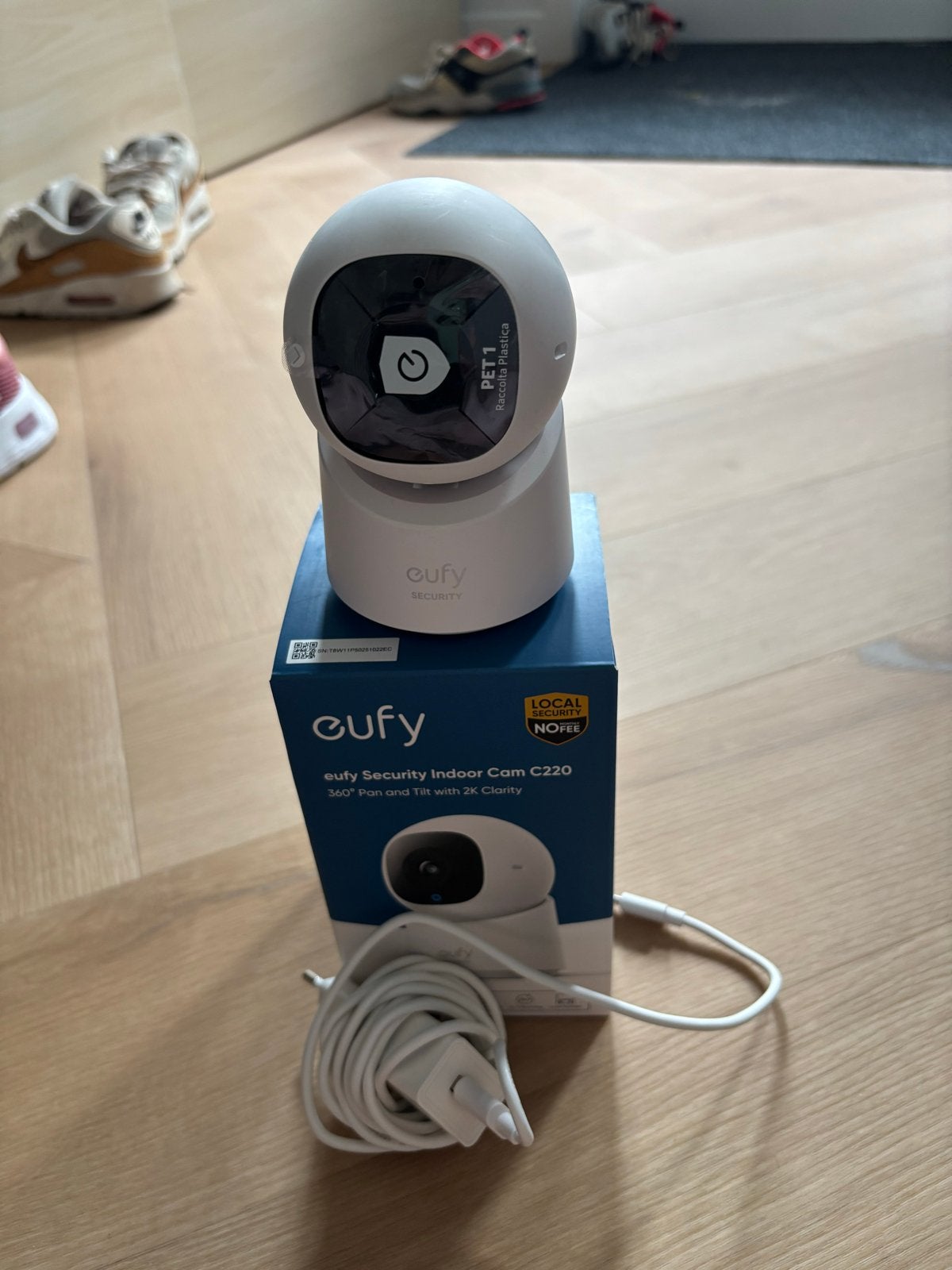 Eufy Security Indoor Cam C220 360 Pan en Tilt 2K Camera, Audio, Tv en Foto, Videobewaking, Ophalen of Verzenden, Zo goed als nieuw