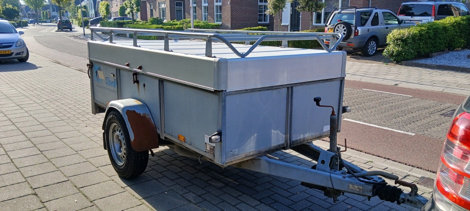 Saris grote gesloten/bagagewagen, Ophalen