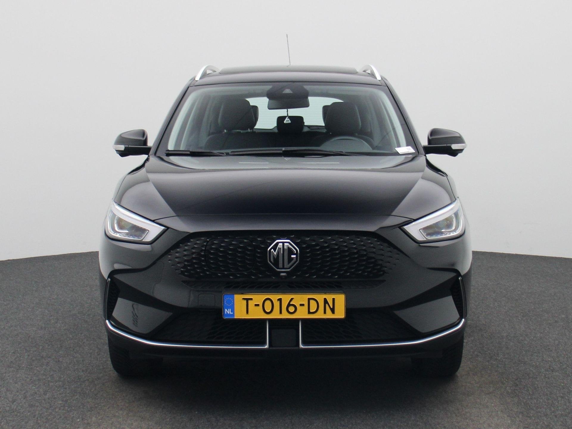 MG ZS EV Long Range Luxury 70 kWh, Auto's, 12 maanden, Gebruikt, ZS, Zwart