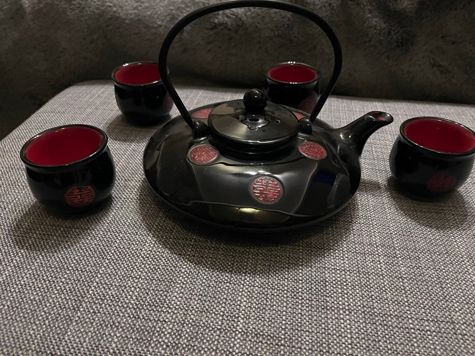 Prachtig Chinees theeservies - Zwart met rood design, Huis en Inrichting, Keuken | Servies, Aziatisch, Keramiek, Ophalen of Verzenden