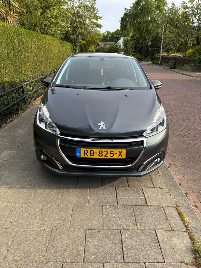 Peugeot 208 1.2   AUX 5D 2017 Grijs, Auto's, Peugeot, Voorwielaandrijving, 31 €/maand, 1199 cc, 23 km/l